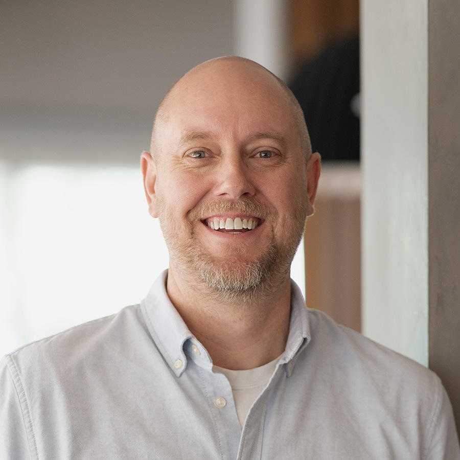 A man smiling.